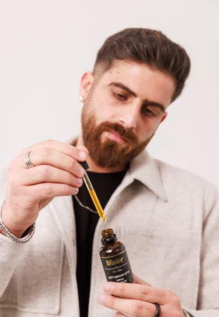 סרום מבושם לזקן בהשראת Paco Rabanne Invictus